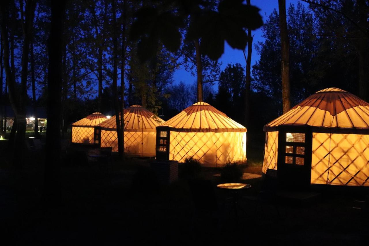 Oeko Kemping Es Glamping Tiszadada Exterior photo